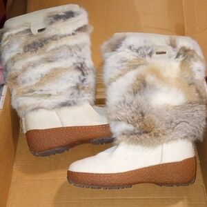 Oscar Sport white rabbit fur apres ski boots. 